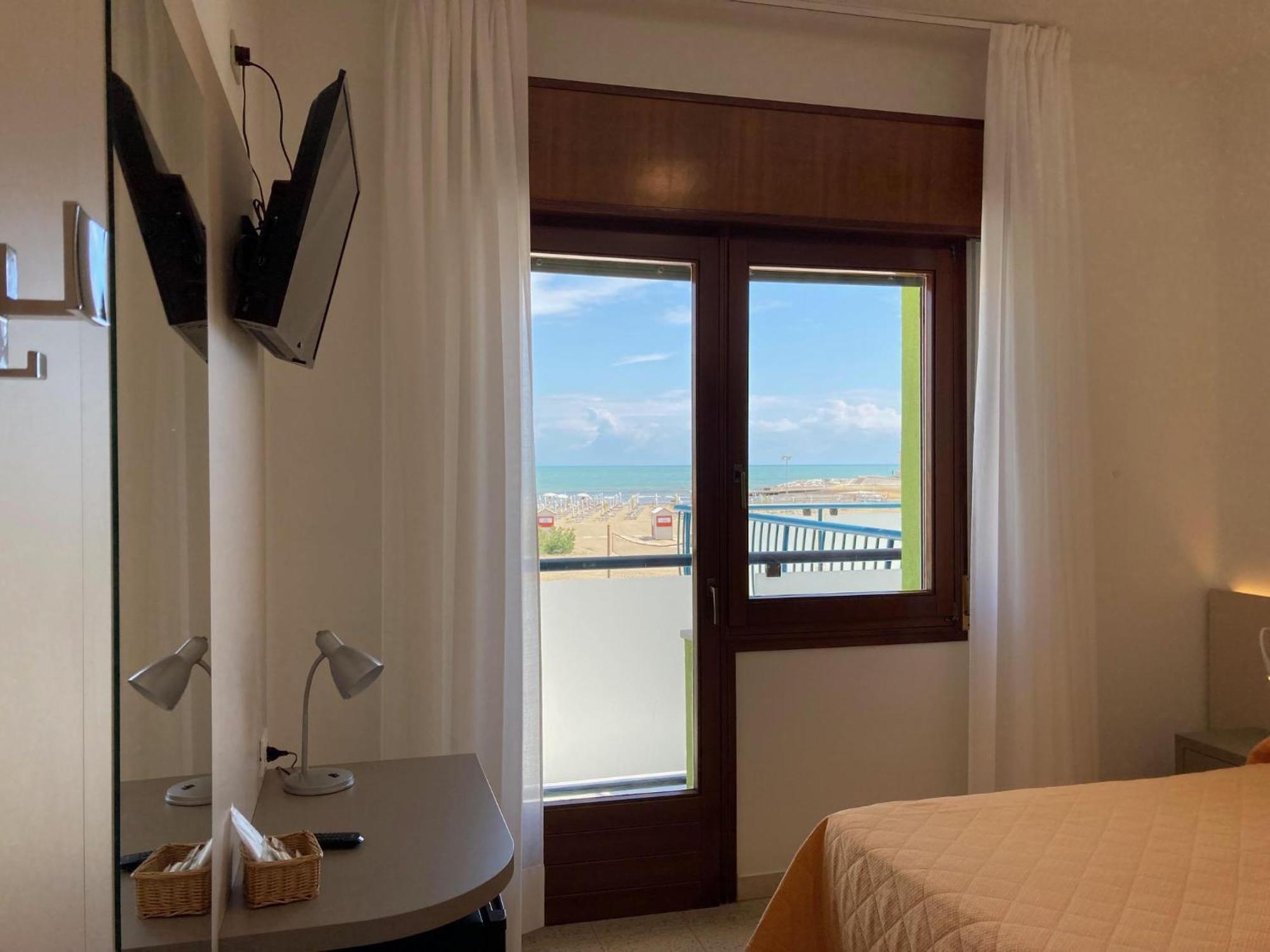 Hotel Giacomazzo Caorle Exterior foto