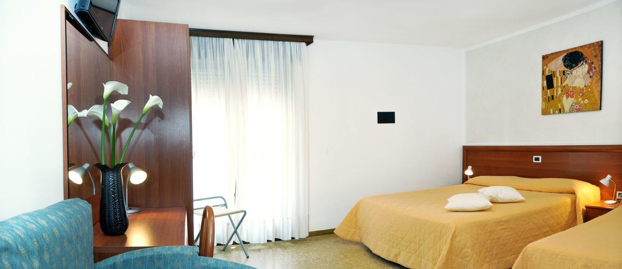Hotel Giacomazzo Caorle Exterior foto